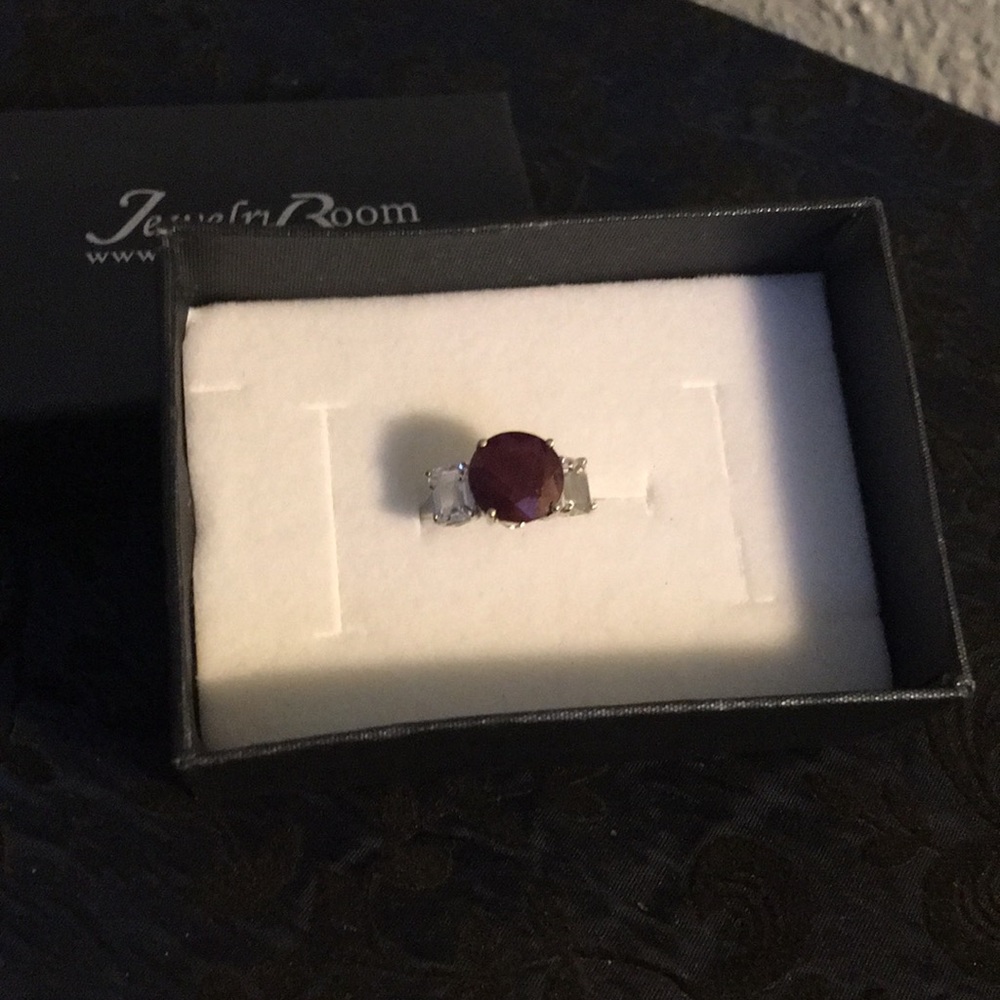 Ring 5 1/5 Carat Ruby 1 2/5 Carat white Topaz 10KT solid white gold size 7.25